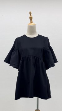 ☆お袖たっぷりフレアブラウス☆《黒》[Toilette（トワレ）]
