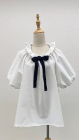 画像: ギャザーフリル襟、サッカー地ブラウス《オフ》[Toilette（トワレ）]
