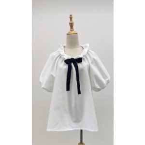 画像: ギャザーフリル襟、サッカー地ブラウス《オフ》[Toilette（トワレ）]