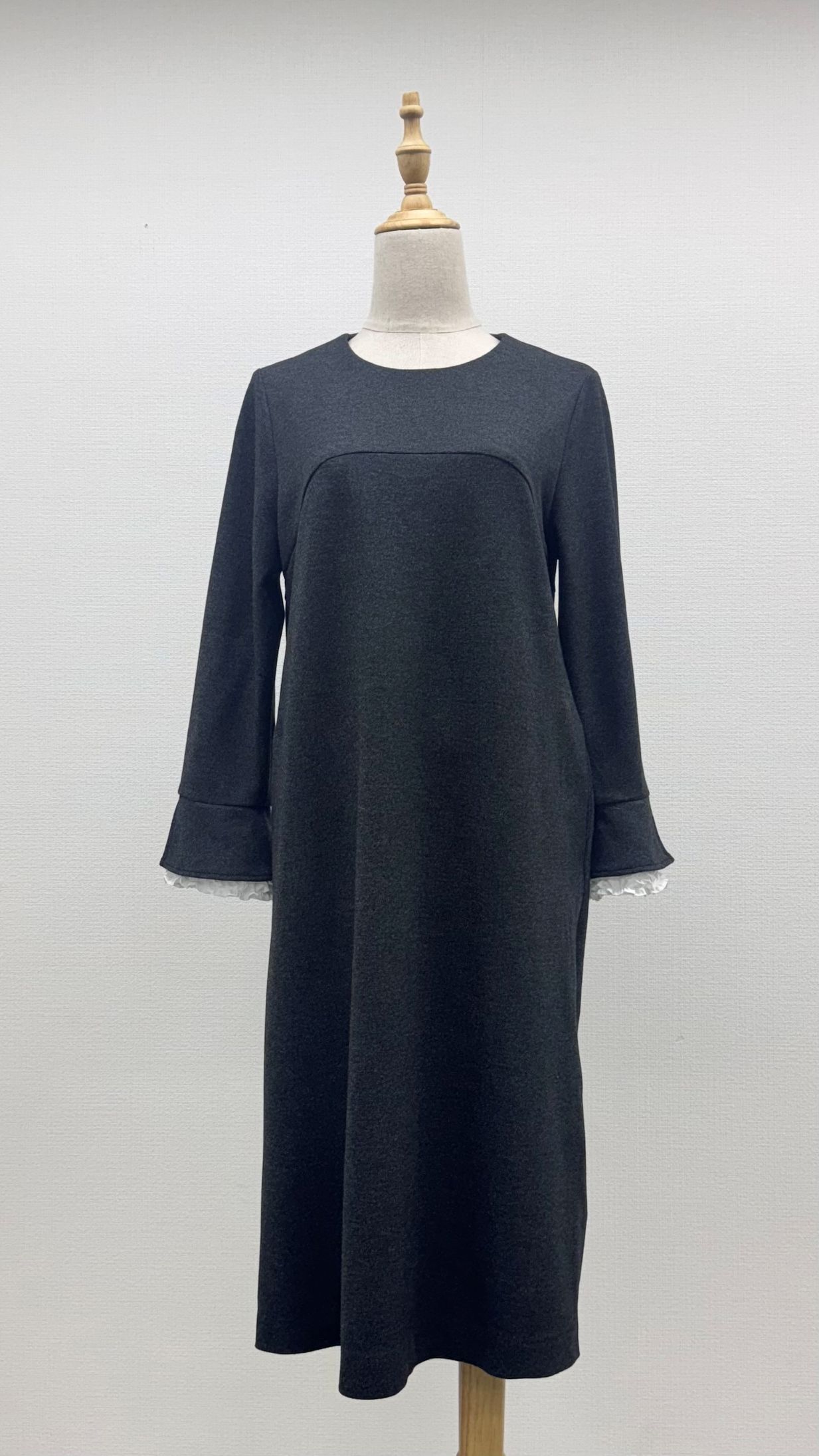 画像1: ☆お袖配色フリルワンピース☆《チャコールグレー》[Toilette（トワレ）]  (1)